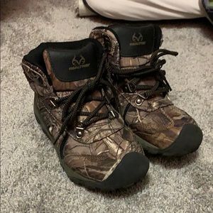 Boys hunting boots